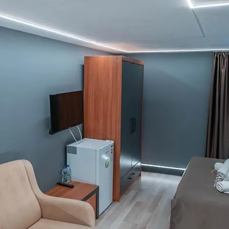 Eva Hotel *
