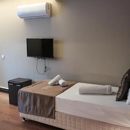 Eva Hotel *